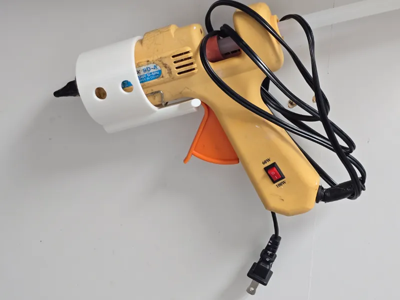 Support hot glue gun