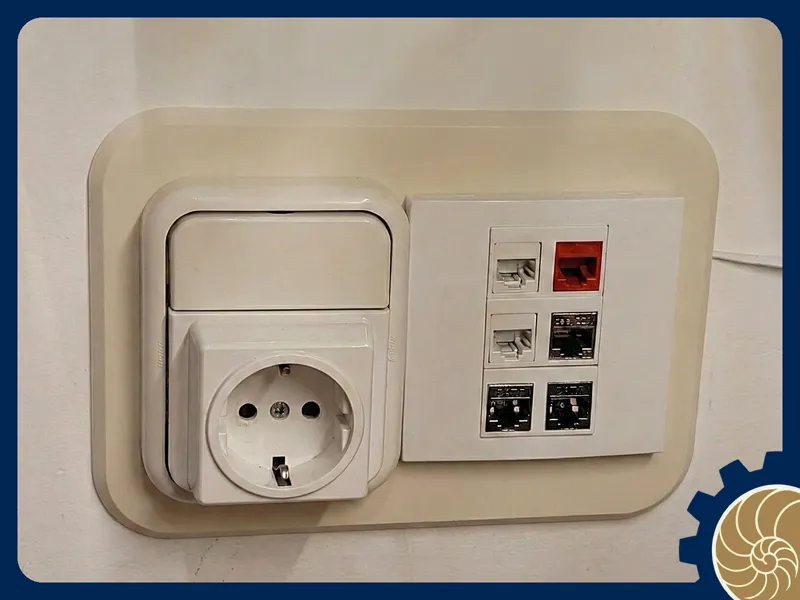 100mm Junction Box Cover to 1 or 2 Standard Socket