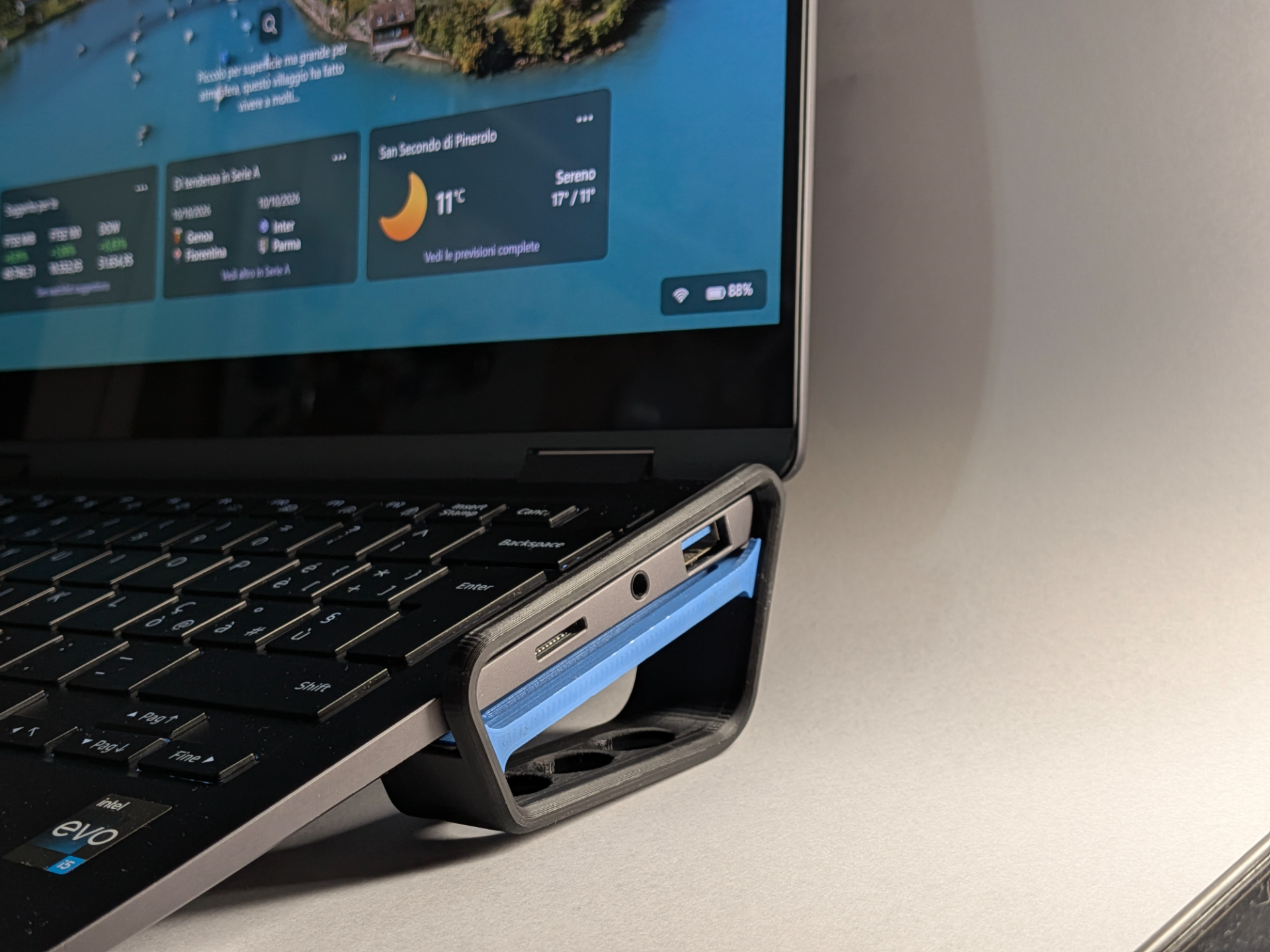 Travel-Friendly Modular Laptop Stand - 1