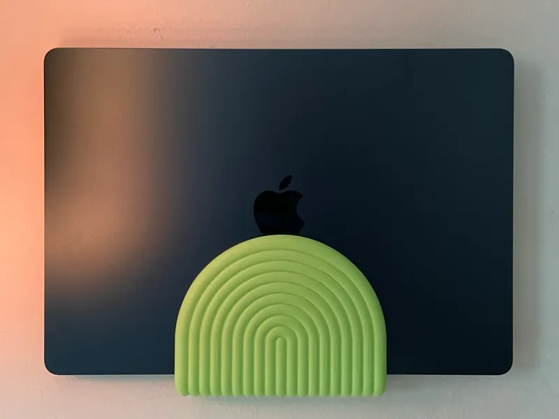 Macbook Air: Wall Mount/Display