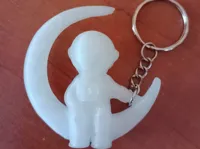 Porte-clés astronaute sur un croissant — photo 1