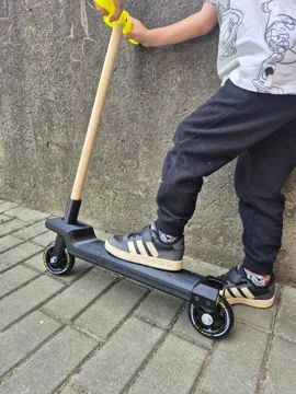 Letrero o emblema decorativo: Kids Scooter – Strong and Safe 3D Printed Scooter — vista de referencia 3