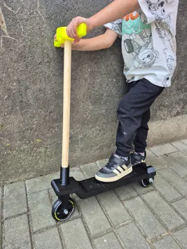 Letrero o emblema decorativo: Kids Scooter – Strong and Safe 3D Printed Scooter — vista de referencia 4