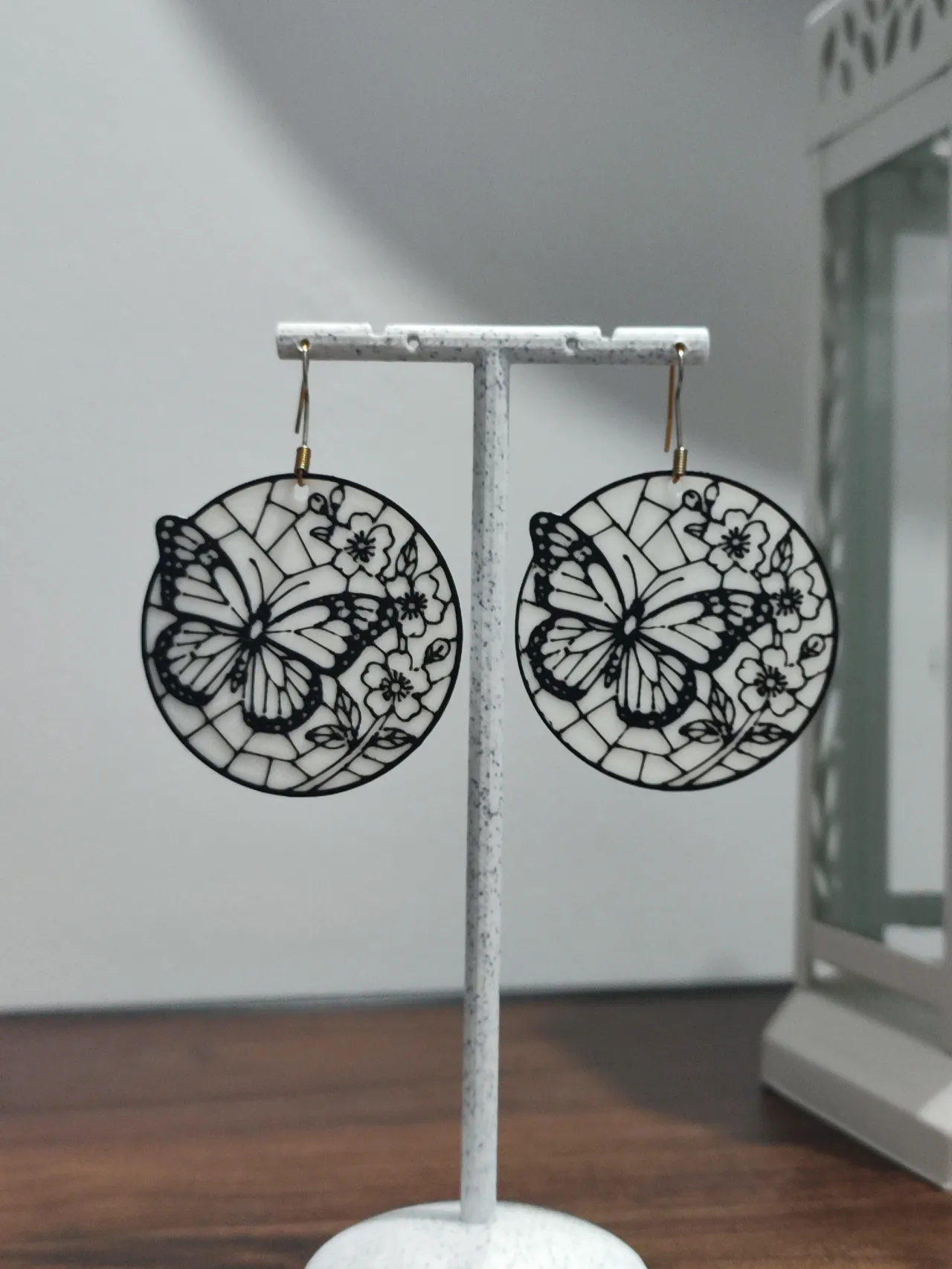 Aretes Vidriera del Monarca view 2