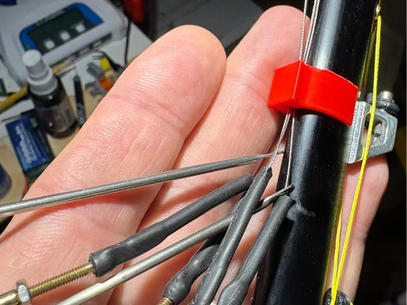 RC sailboat rigging clip for storage and transport