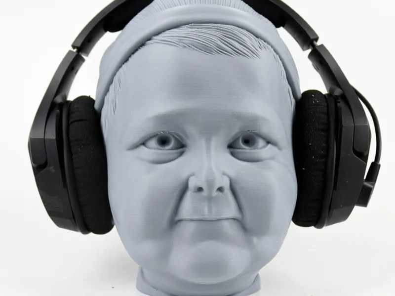 Hasbulla Magomedov headphones holder