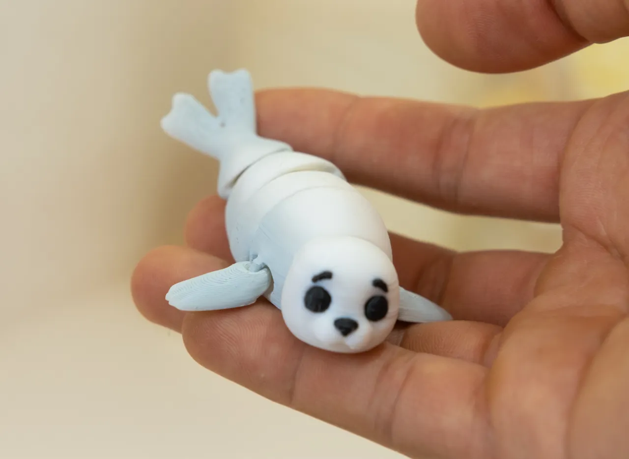 Hansi the seal – Articulated & keychain view 4