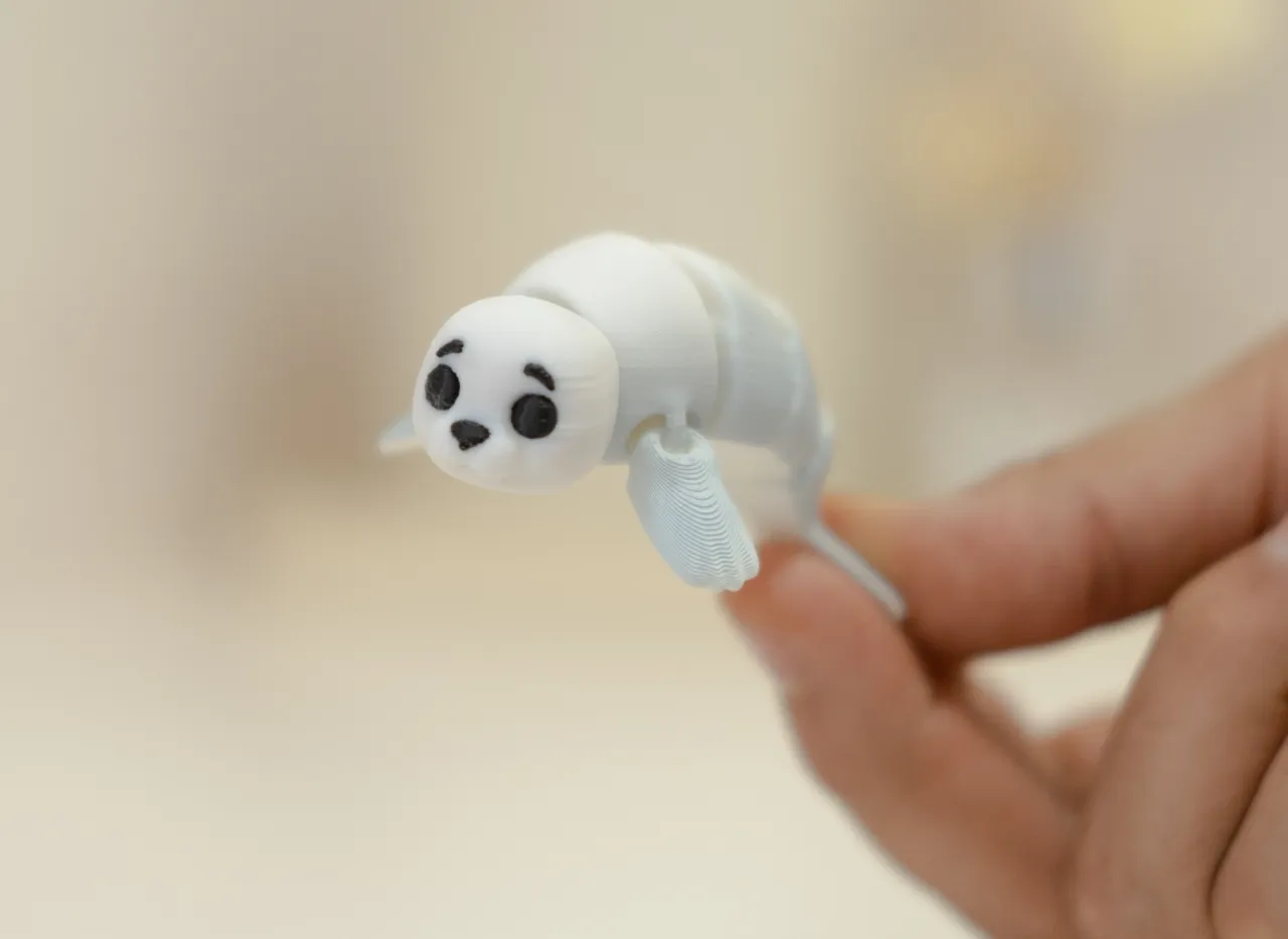 Hansi the seal – Articulated & keychain view 2