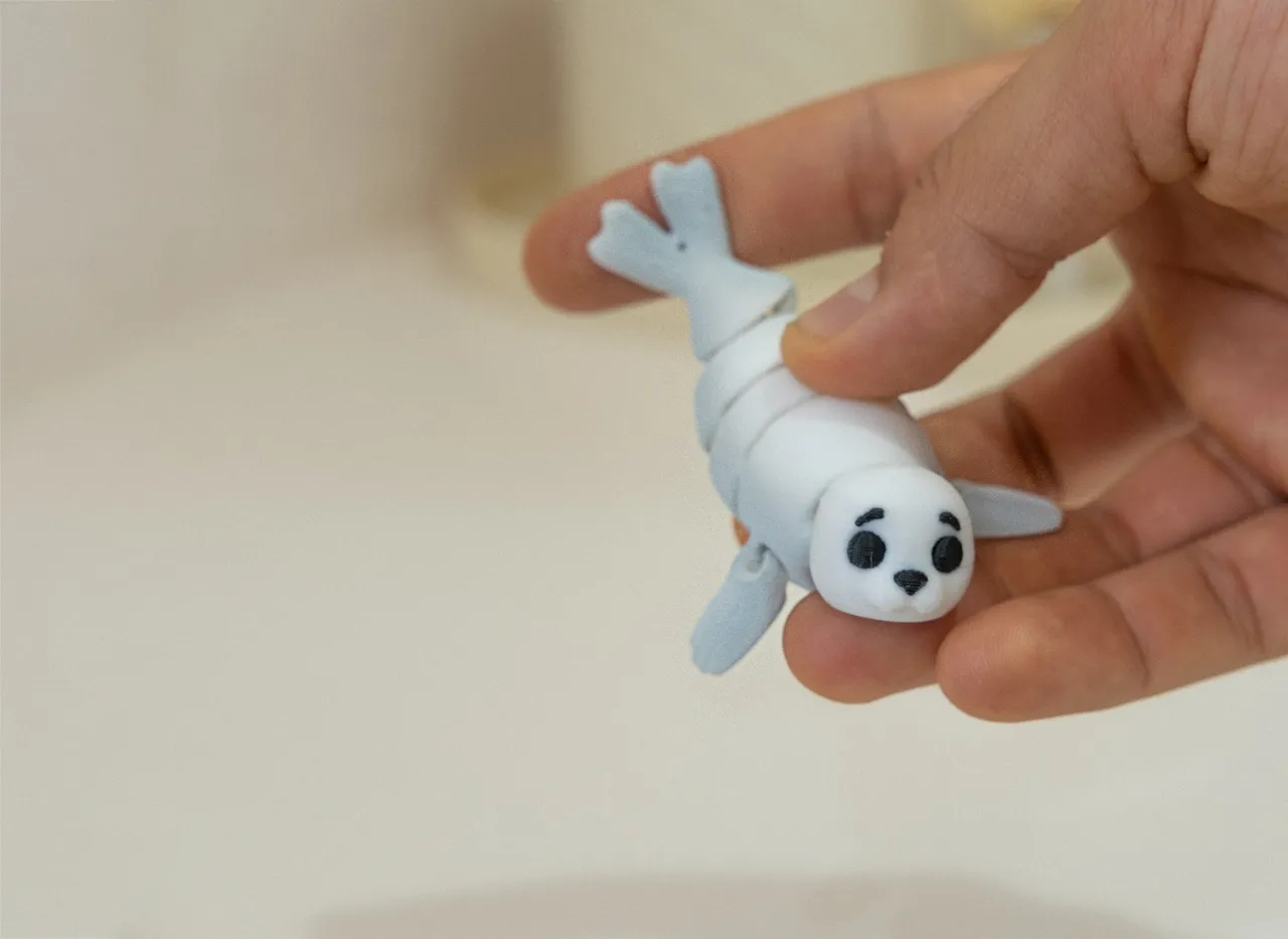 Hansi the seal – Articulated & keychain view 3