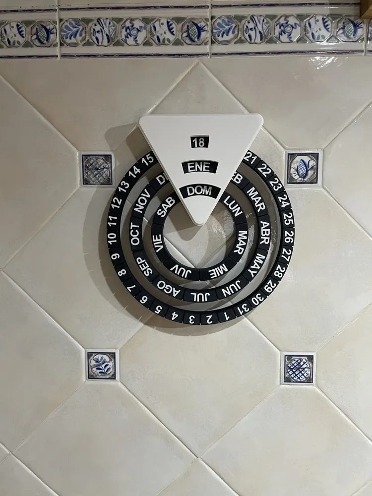 ROTATING CALENDAR - Free 3D Print Model - MakerWorld