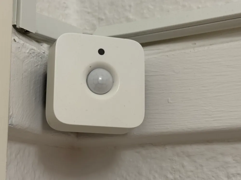 Philips Hue Motion Sensor Corner Mount - Free 3D Print Model - MakerWorld