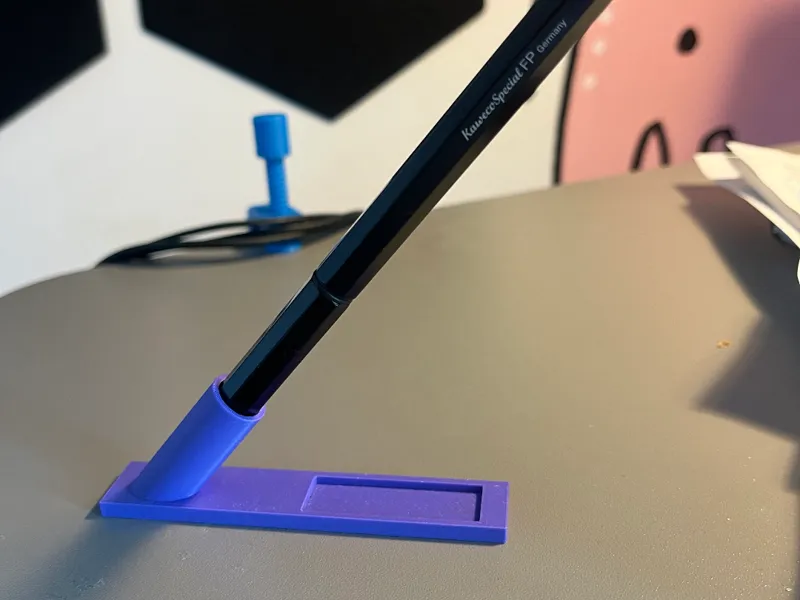 Fountain pen holder