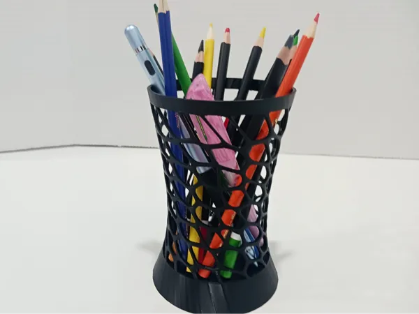 Pot à crayons style Voronoi