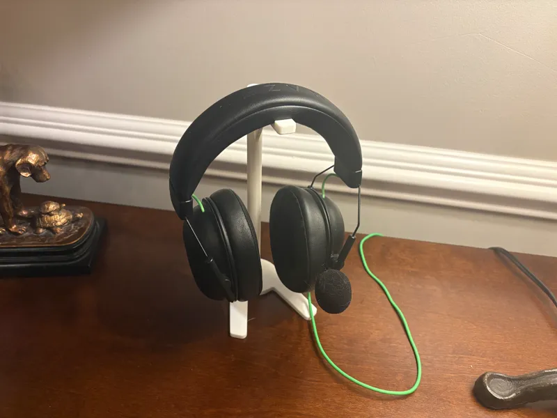 Minimalist Headphone Stand