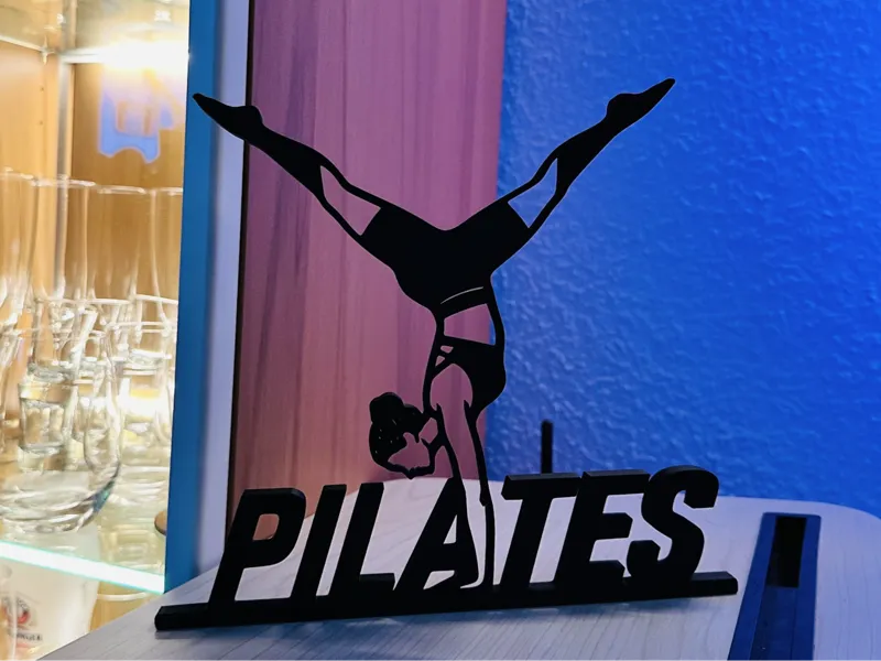 Pilates Handstand-Spagat | 3D Deko Aufsteller