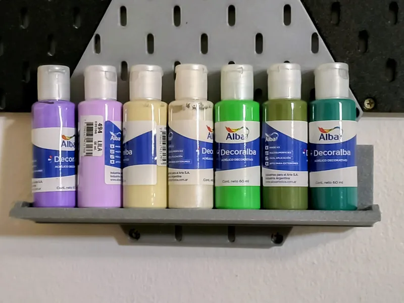 estante estilo SKADIS para acrilicos
