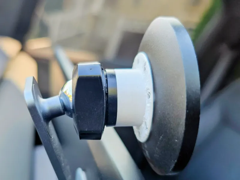 Quadlock Wireless Mag ESR 17mm adapter mount w/ M5