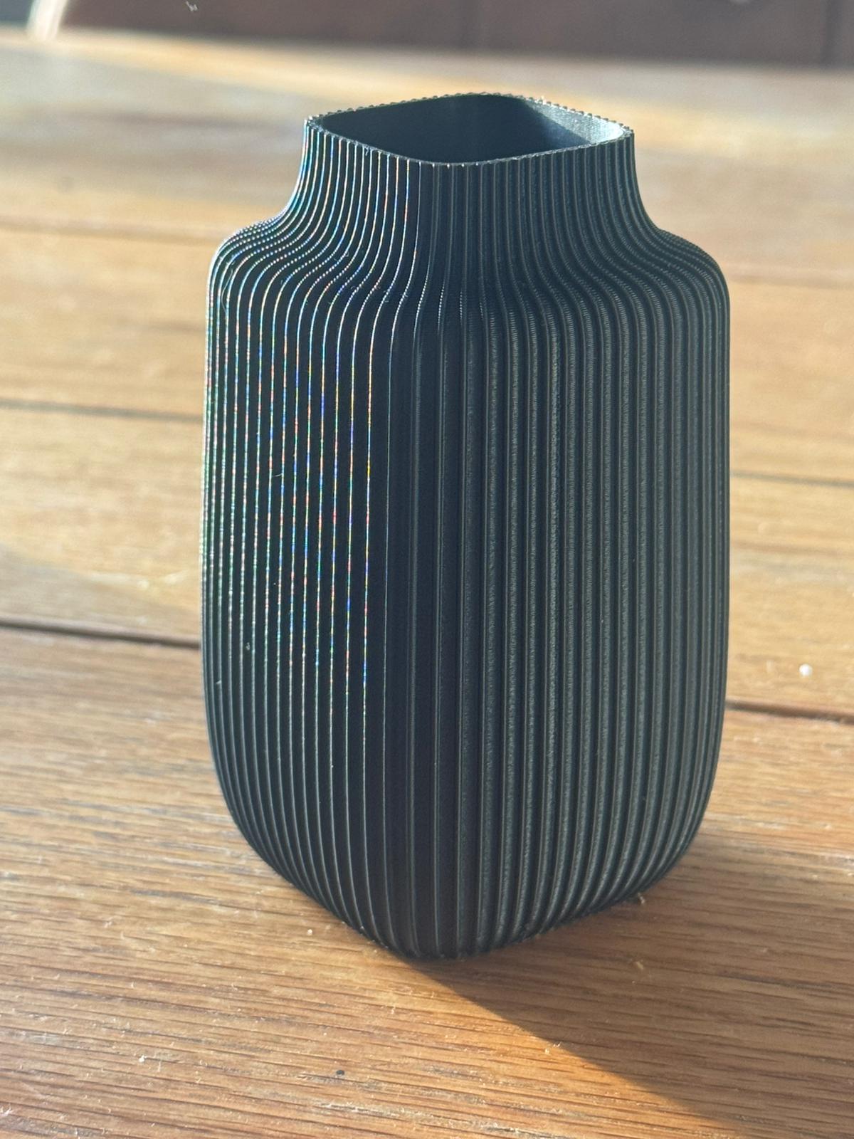 Miniatura 4 do modelo 3D Vase Japandi 8
