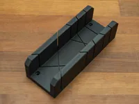 Petit boîtier guide pour scie à onglet — photo 2