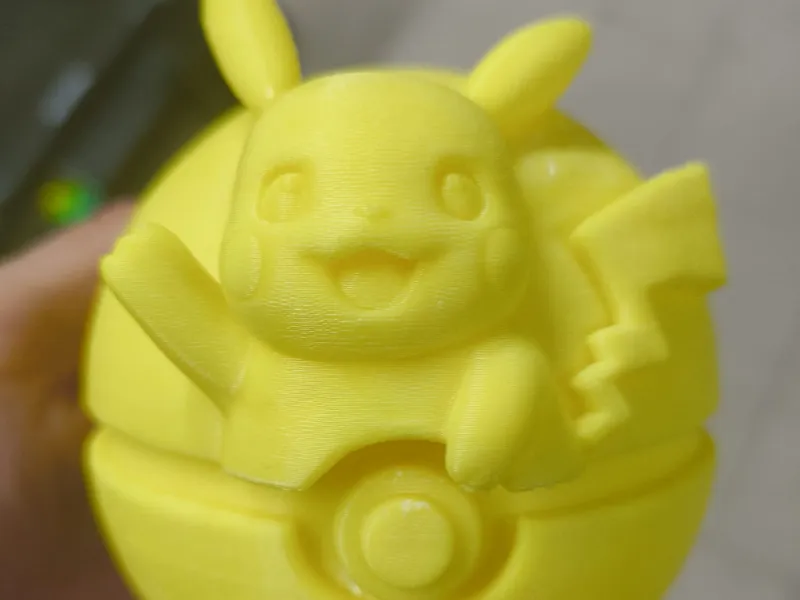 Poké Ball con Pikachu in 3D