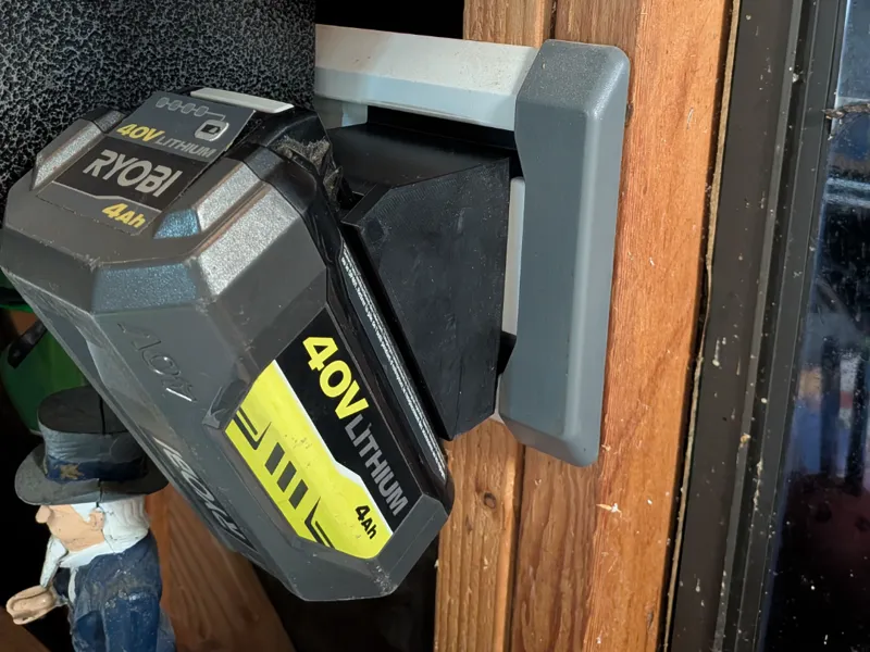 Ryobi 40v Battery holder Gladiator geartrack
