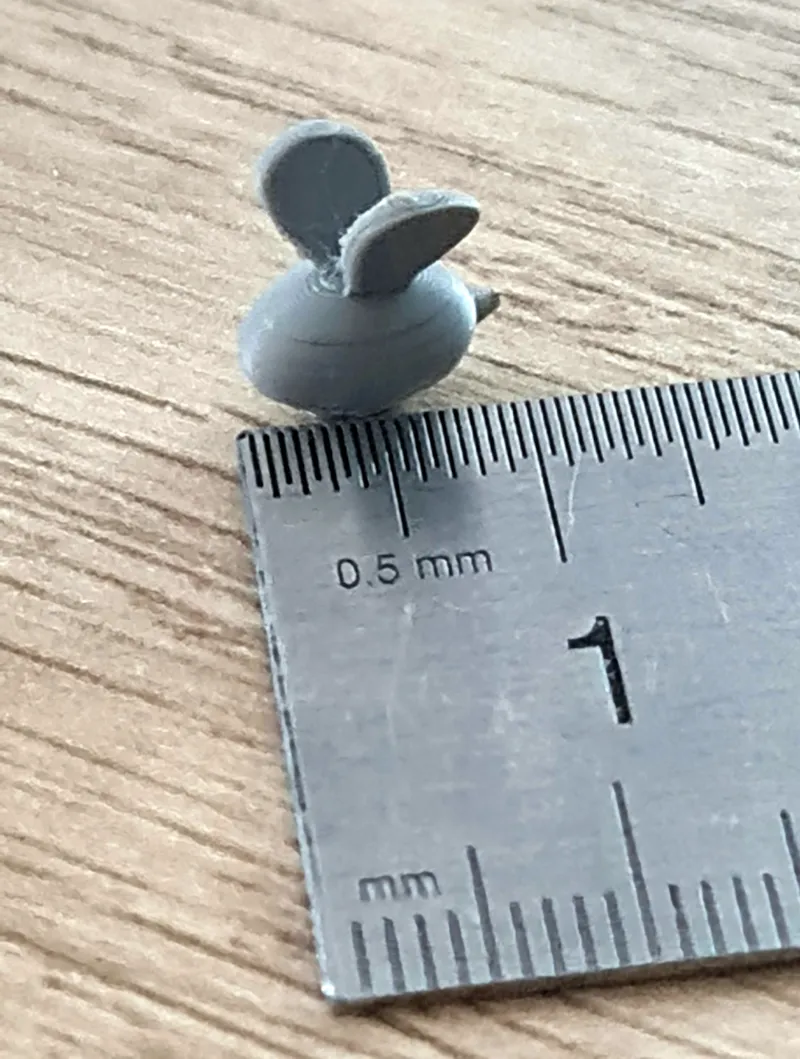 Tiny mini teeny bee 