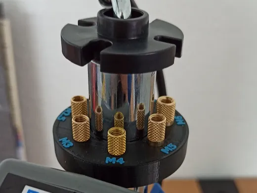 Halter für ruthex Set an Dremel workstation 220