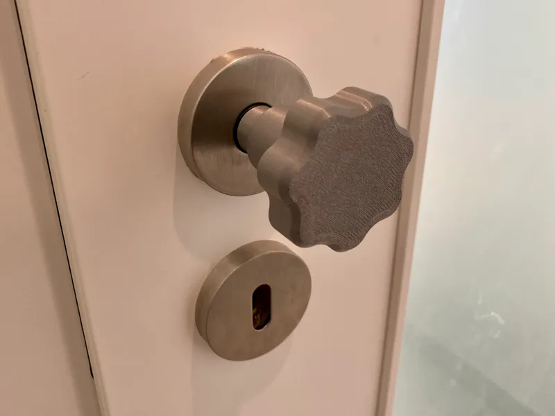 Toddler safety door knob / handle