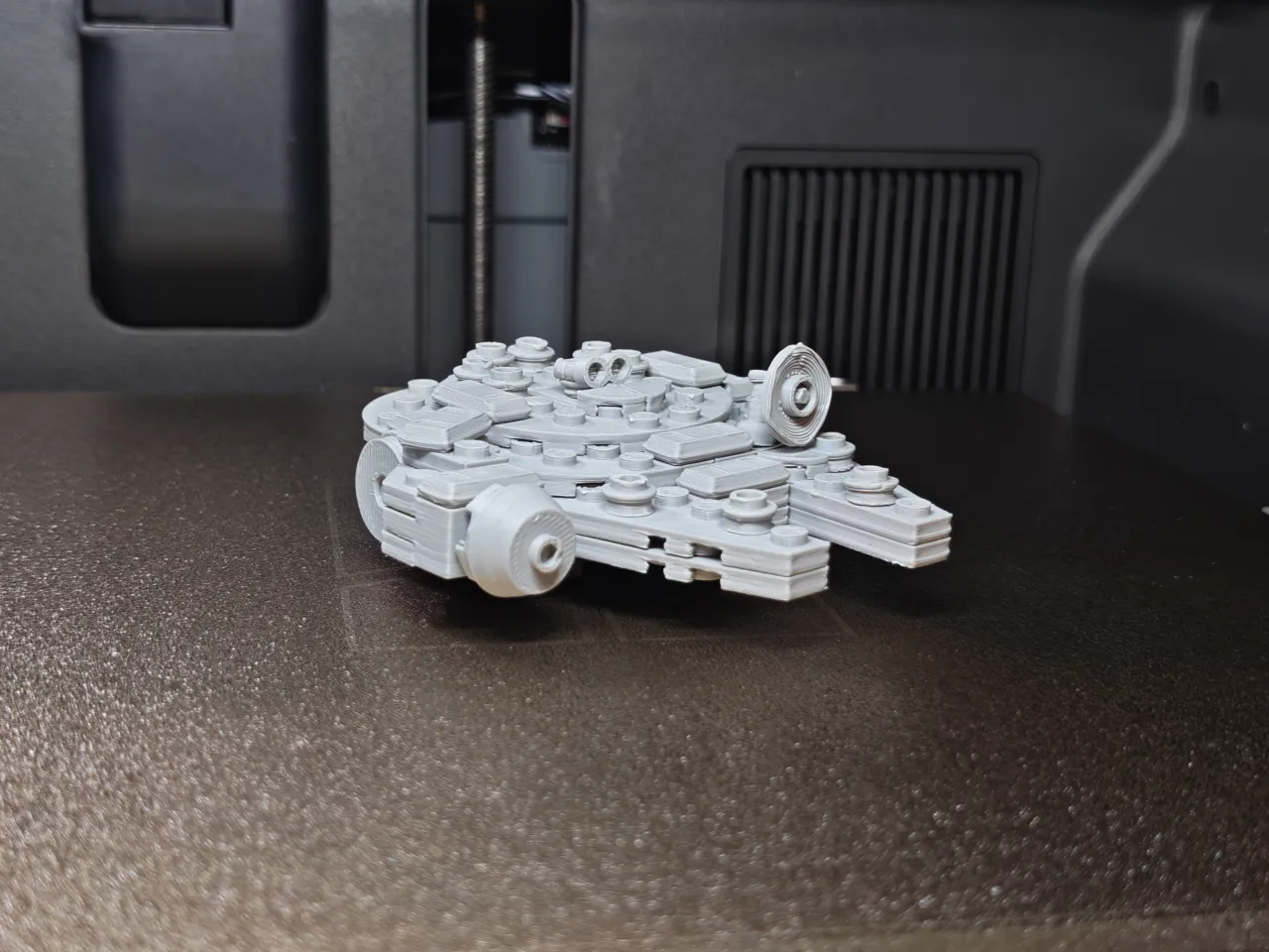 LEGOs Star Wars - Millennium Falcon - 74 Parts view 2