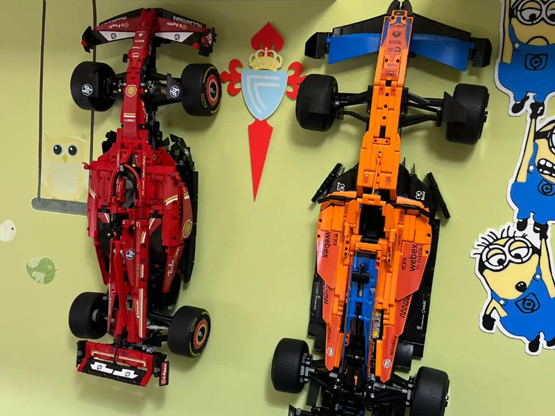Soportes LEGOF1 - FERRARI Y MCLAREN