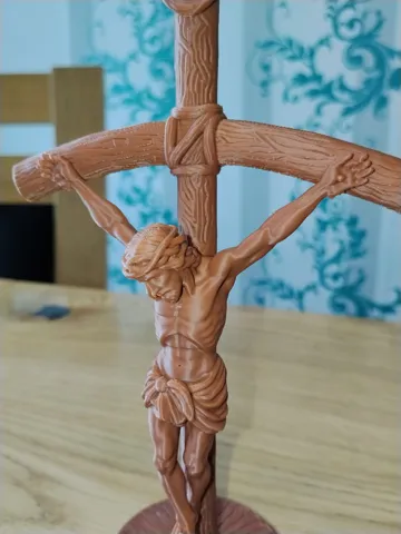 Figura decorativa: Scorzelli-Inspired Crucifix – Pope John Paul II — vista de referencia 5
