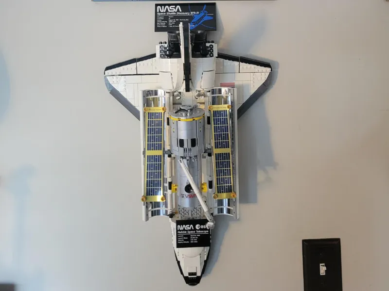 Brick 10283 Space Shuttle Discovery Wall Mount