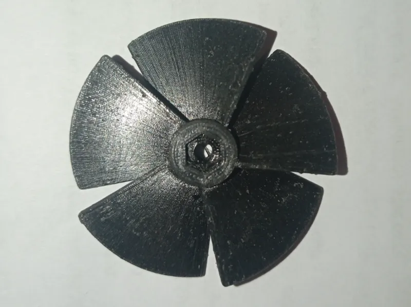 Five-blade propeller for tugboat models