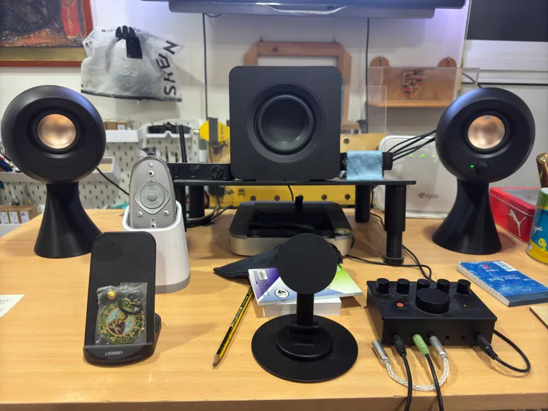 Creative Pebble X Plus  stand 