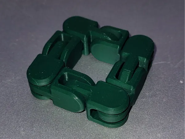 Chaîne fidget articulée grand format
