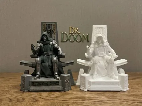 Figura decorativa: Dr. Doom - Dottor Doom - Marvel Figure trono — referencia de MakerWorld