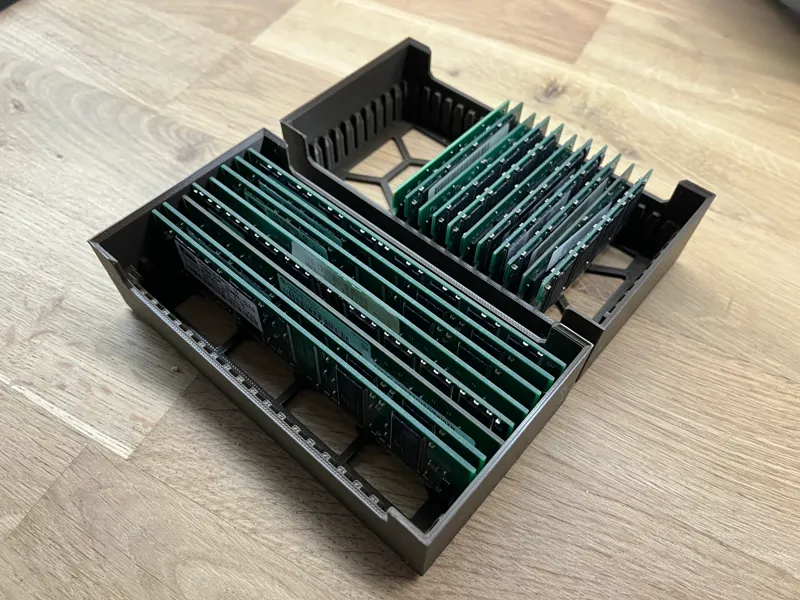 Stackable SO-DIMM/DIMM RAM Tray