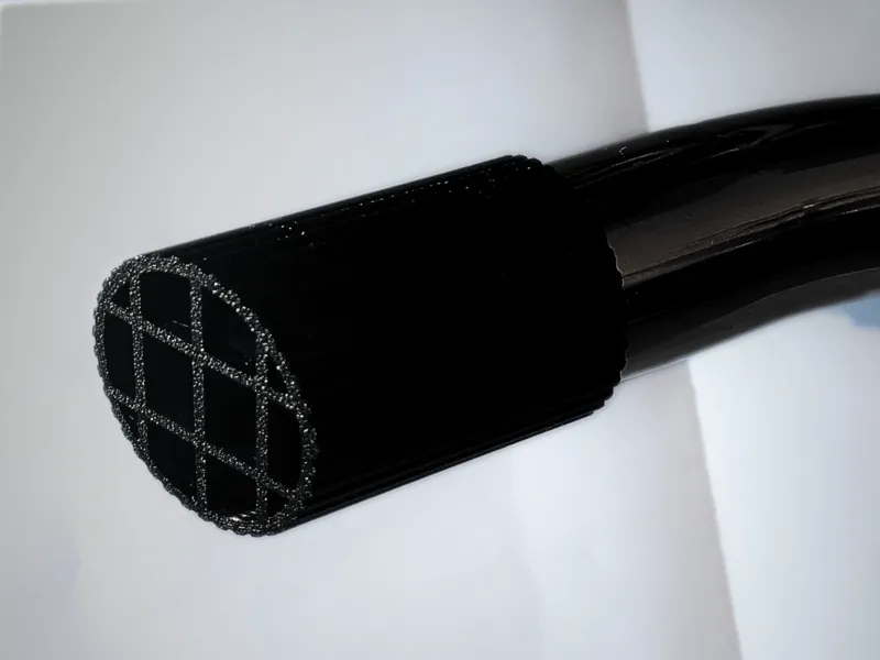 Anti clogging vacuum cleaner nozzle