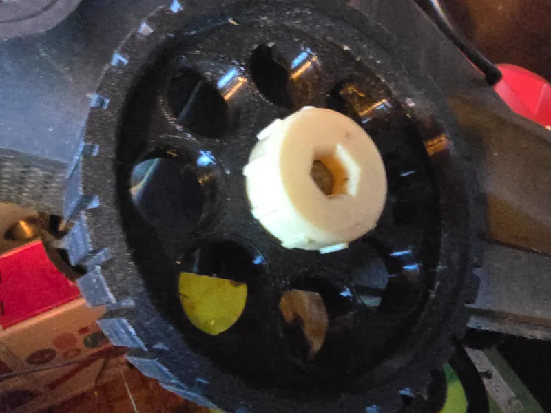 Rasenmäherrad mit Schraube für 30cm Rasenmäher