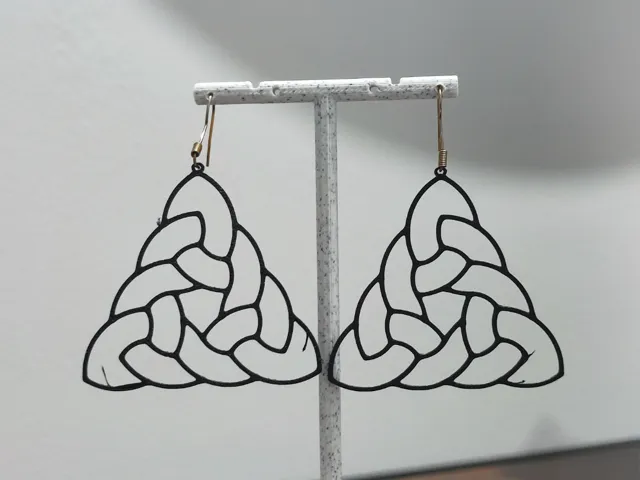 Aretes Triquetra Mística