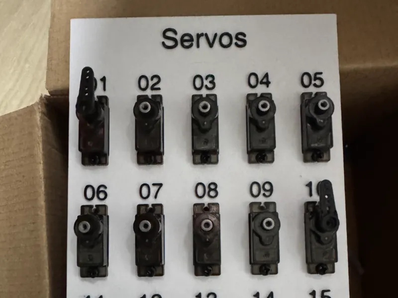 Servo mounting plate