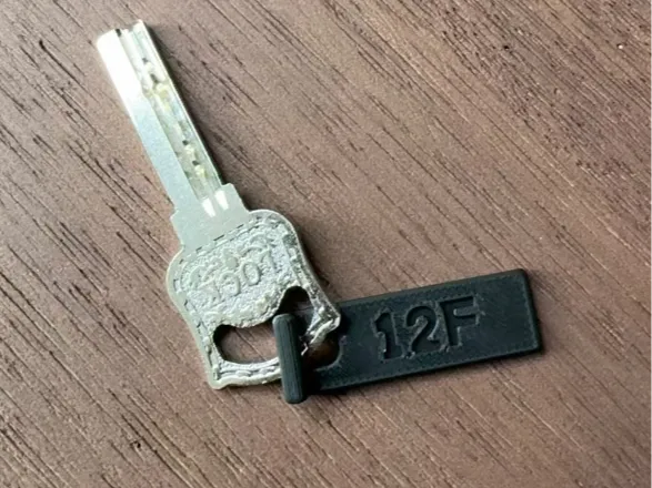 无需钥匙环的钥匙牌