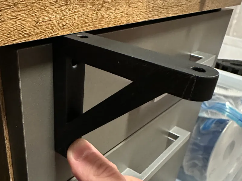 Shelf supports