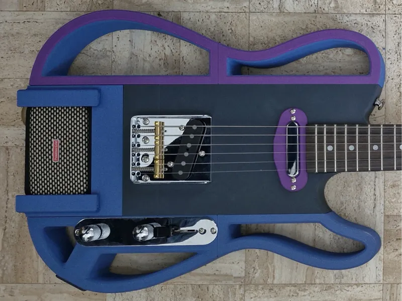 Modulare E-Gitarre mit interiertem Verstärker