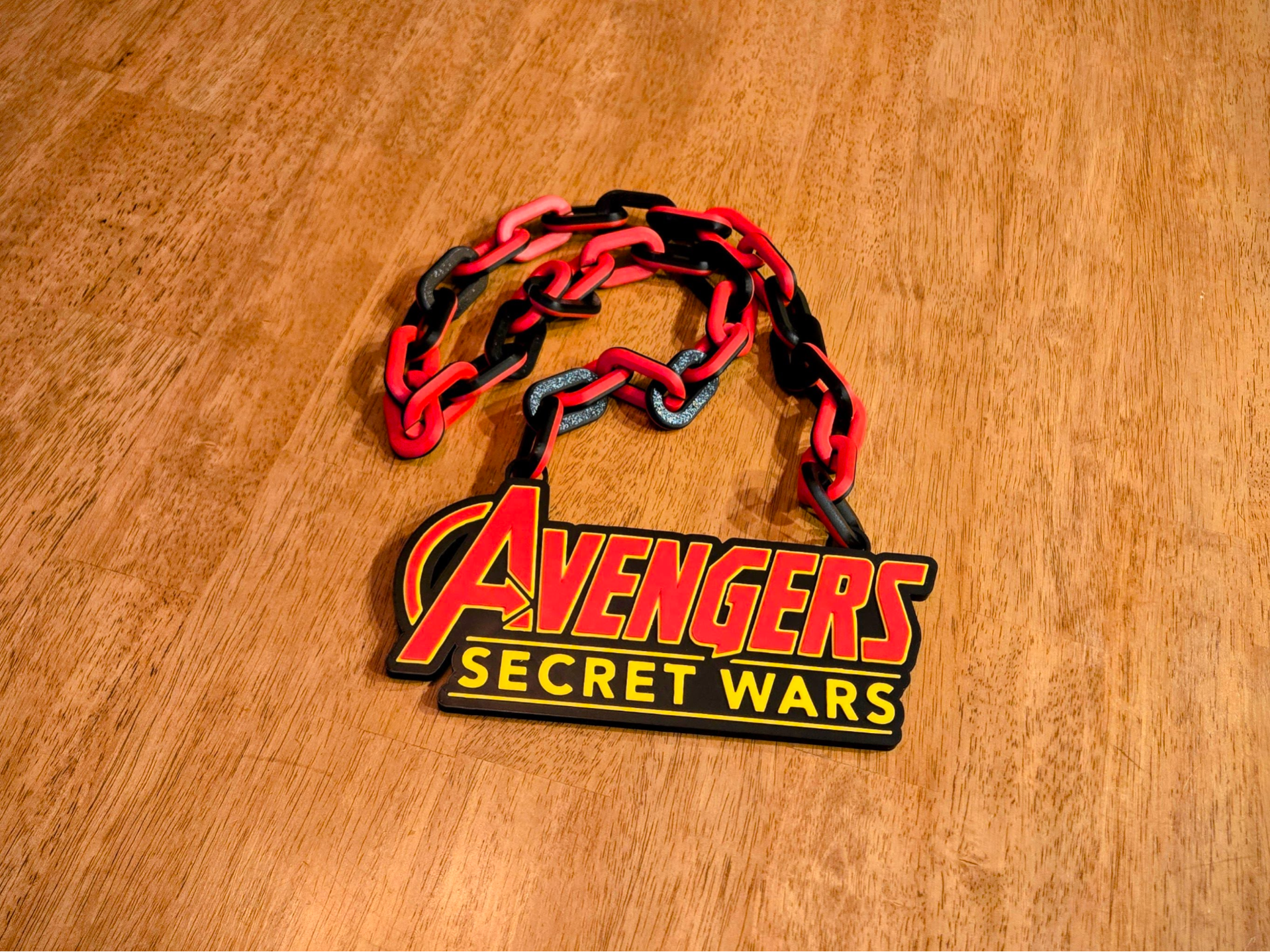 Avengers: Secret Wars – Oversized Hype Chain