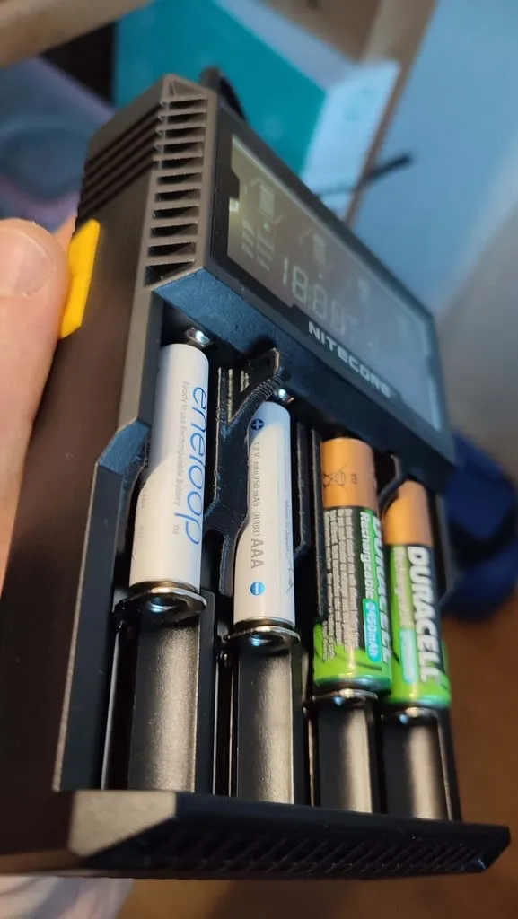 Rehausseur de piles AA/AAA pour chargeur Nitecore D4