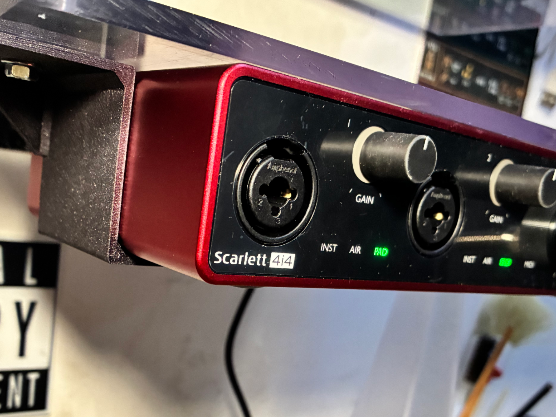 Supporto Scarlet  4i4 audio