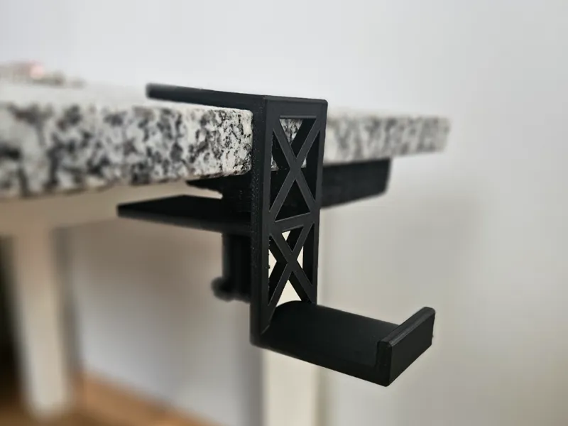 Desk headphones holder with a screw