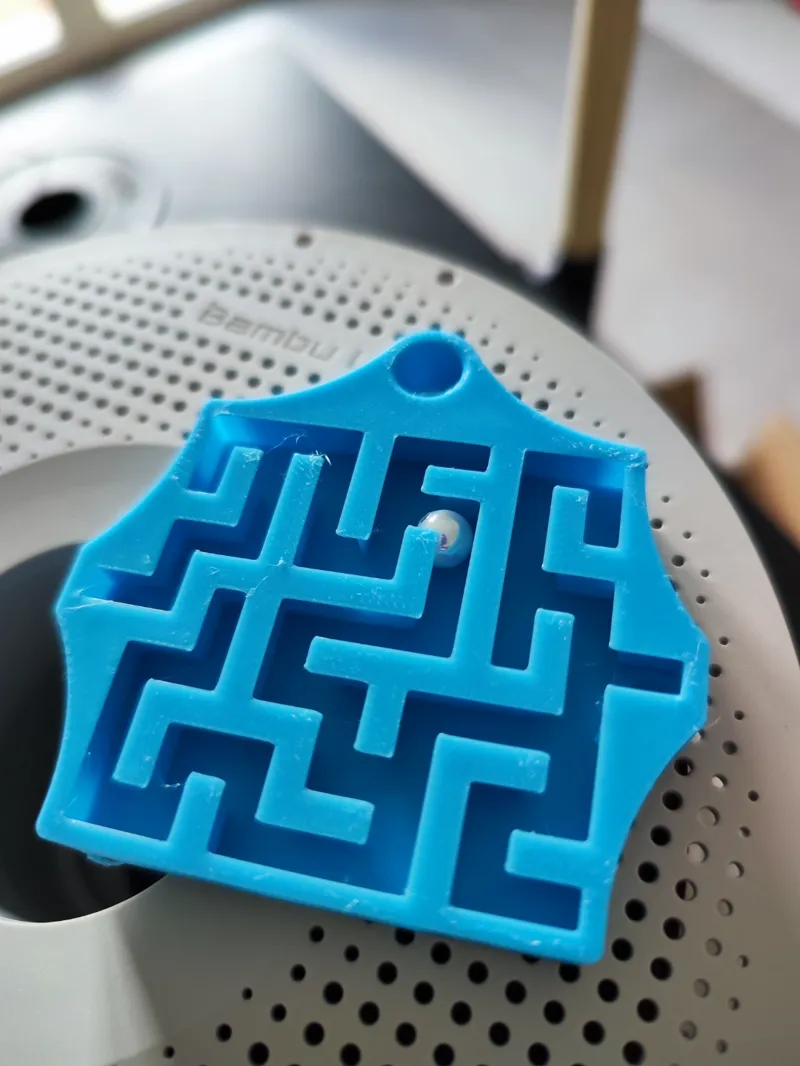 Keychain labyrinth game