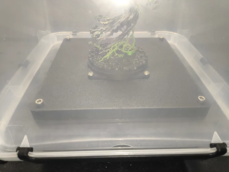 Reinforced Lid Frame for Miniature Storage